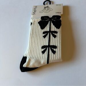 MEMOI BOW TRIO EMBROIDERED CREW SOCKS BLACK WHITE OS NWT